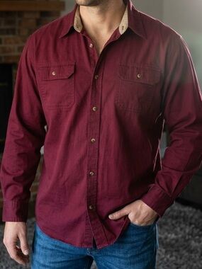 Wranglers Men's Long-Sleeve Casual Button-Up Shirt in Burgundy